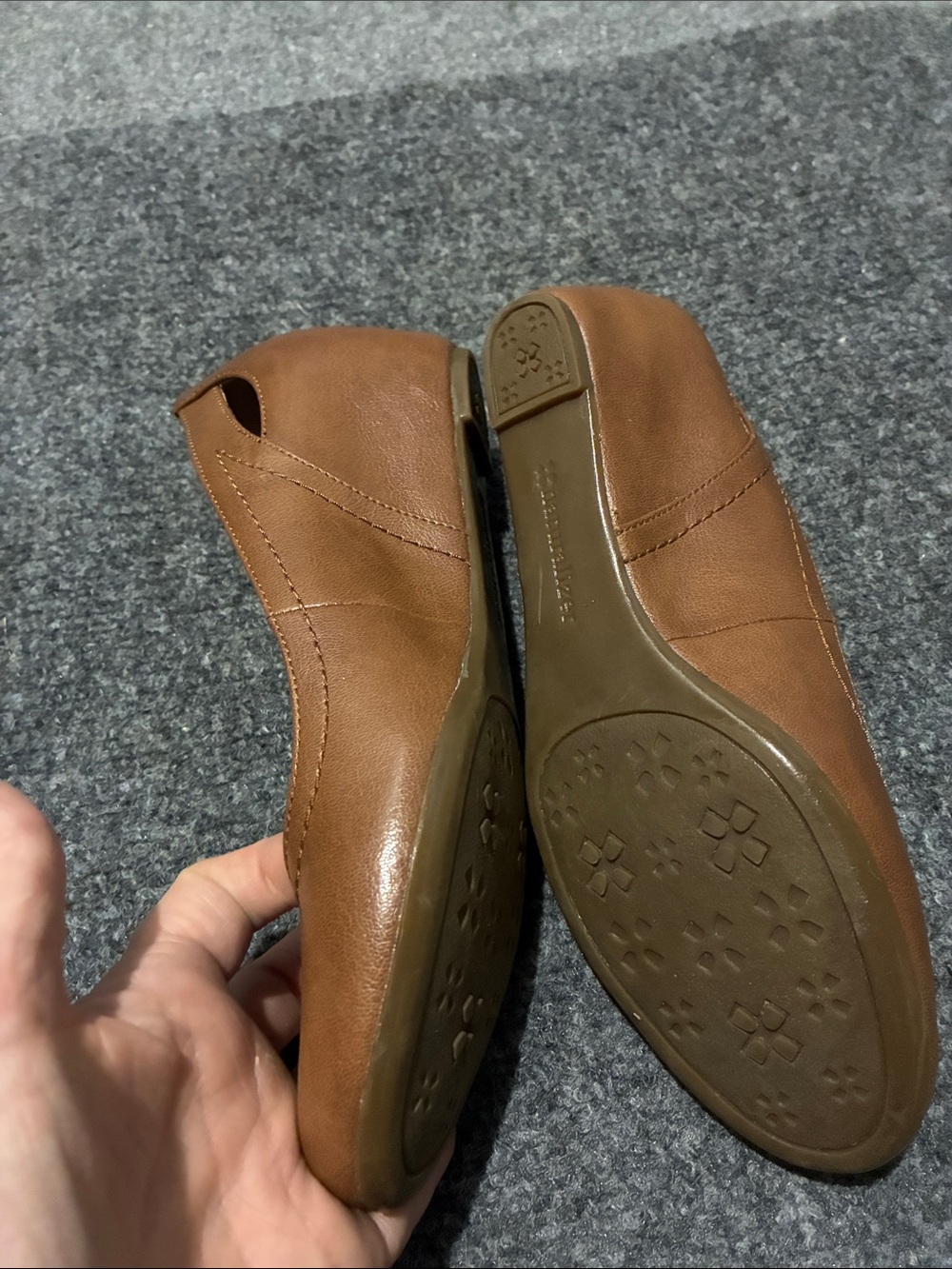 👠 Naturalizer Cognac Leather Slight Wedge Flats with Buckle - Picture 3 of 3